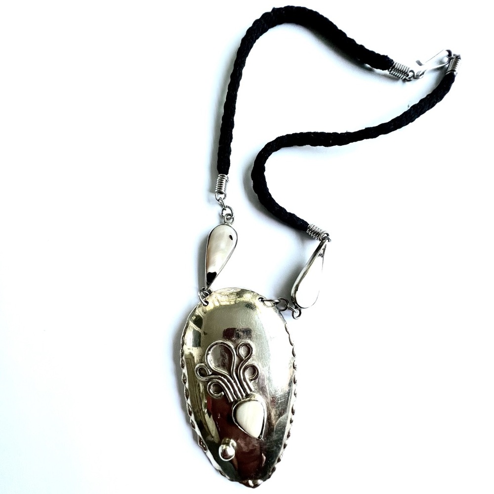 Native American Vintage Hand Crafted Rope Mother Of Pearl Hook Clasp